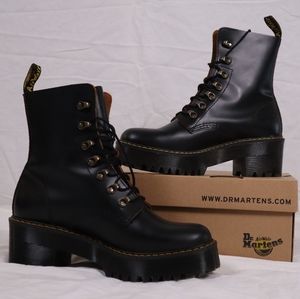 Dr. Martens Leona Boots